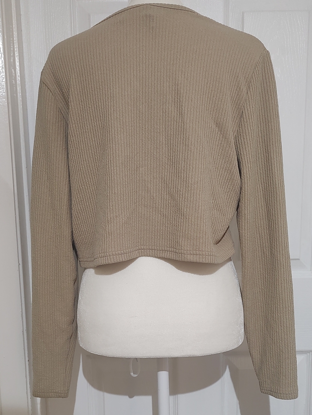 H&M Ribbed Tie Front Cropped Top - Picture 2 of 2